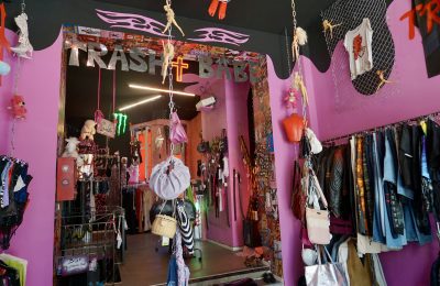 Moda sostenibile a Berlino: i migliori negozi <span class="glossary-tooltip glossary-term-12074 glossary-cat-1549" tabindex="0"><span class="glossary-link"><a href="https://www.ilvestitoverde.com/glossario/vintage/" target="_blank" class="glossary-only-link">vintage</a></span></span>, second-hand e di slow fashion